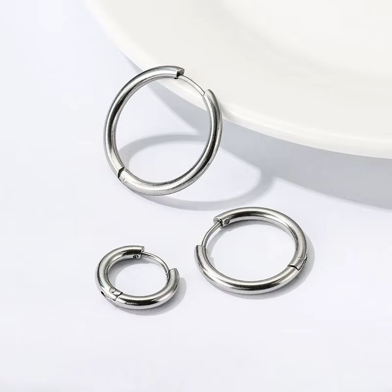 1 Paire de Boucles d'Oreilles Simples et Fines en Acier Inoxydable pour Femme/Homme, Petits Cercles Anti-allergiques pour Cartilage et Tragus