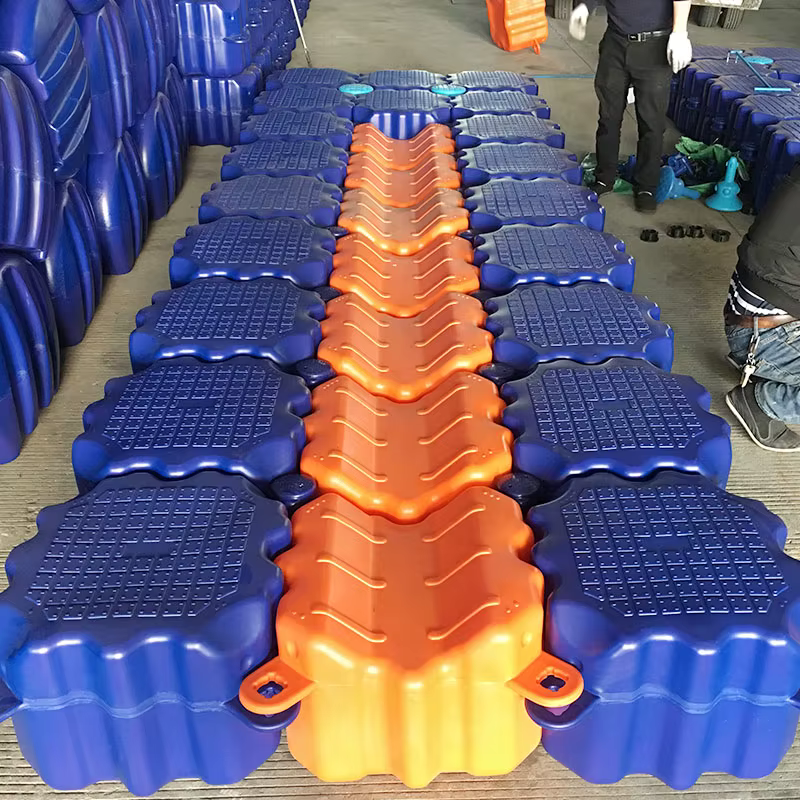 Plateforme aquatique extérieure utilisée depuis plus de dix ans