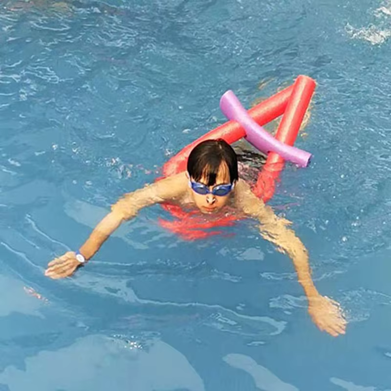 Bâton flottant en mousse creuse et flexible pour piscine