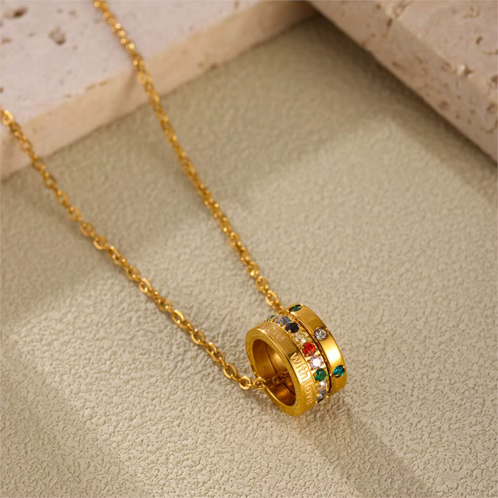 Collier chaîne pour femme en acier inoxydable avec triple pendentif rond plaqué or, étanche, avec breloques