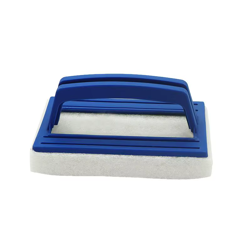 Brosse de nettoyage pour parois de piscine