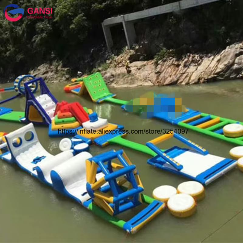 Parc aquatique gonflable géant