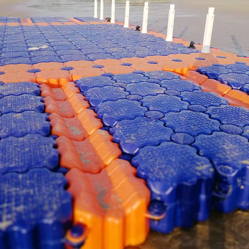 Plateforme aquatique extérieure utilisée depuis plus de dix ans