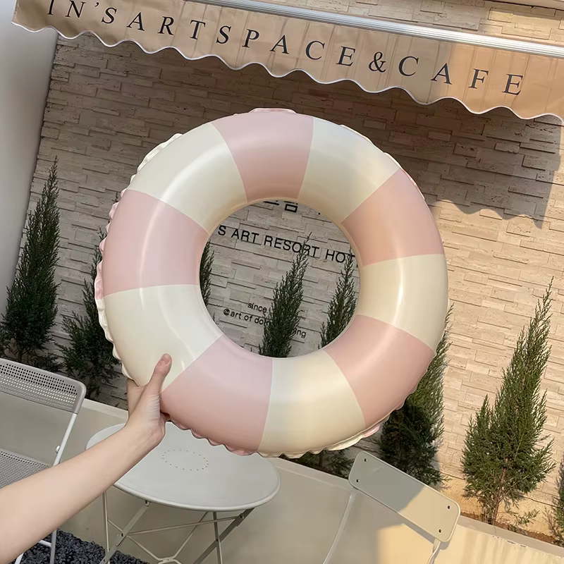Anneau de natation gonflable en forme de beignet