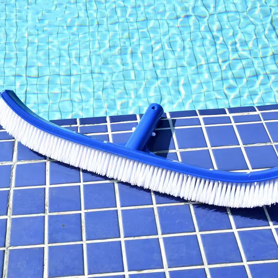 Poignée de brosse de piscine bleue de 18 pouces