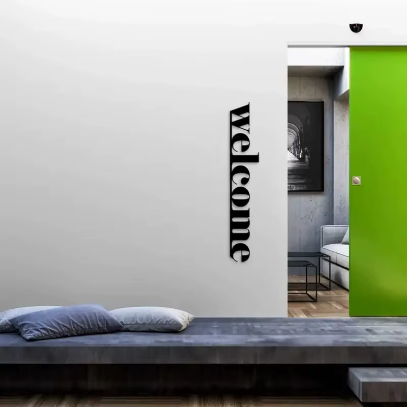 Une élégante décoration de porte d'entrée moderne en métal « Bienvenue », une œuvre d'art murale en fer élégante, idéale pour l'entrée.