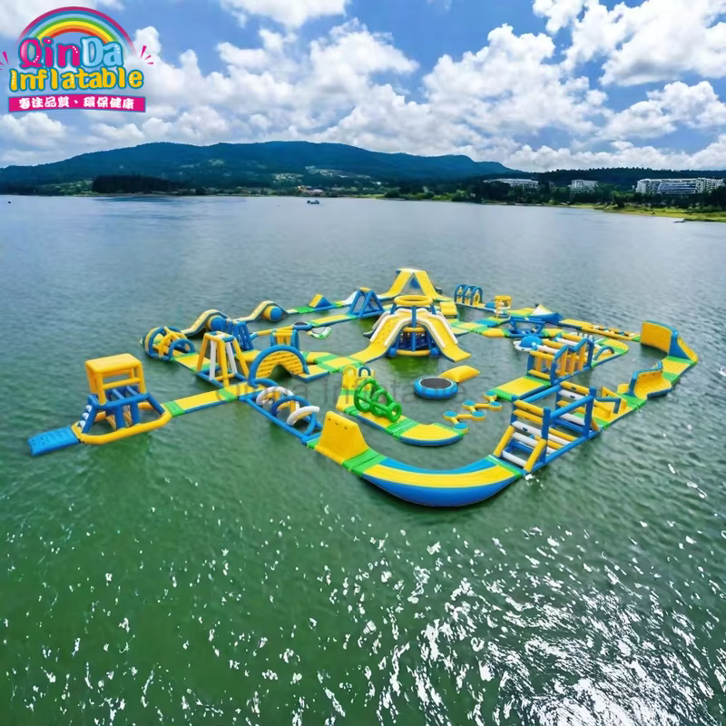 Parc aquatique flottant gonflable personnalisé