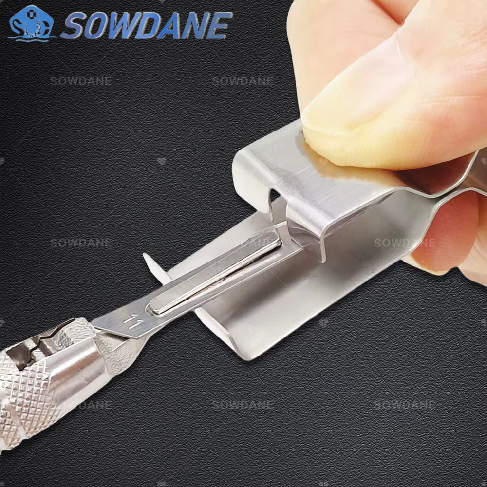 Outil de sécurité en acier inoxydable pour l'extraction de lames de scalpel dentaire, instrument chirurgical pour implants dentaires