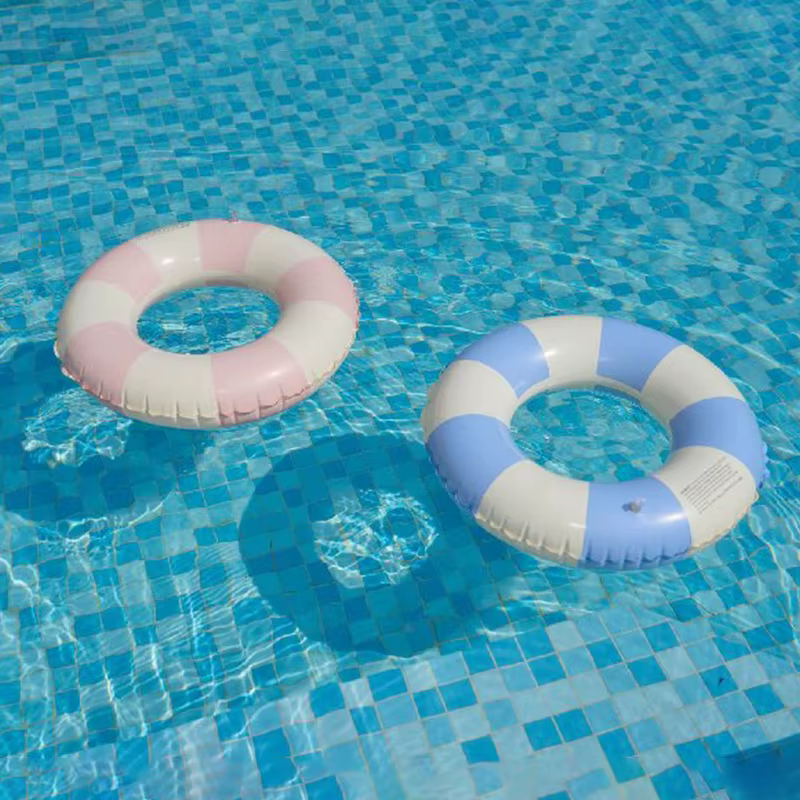 Anneau de natation gonflable en forme de beignet