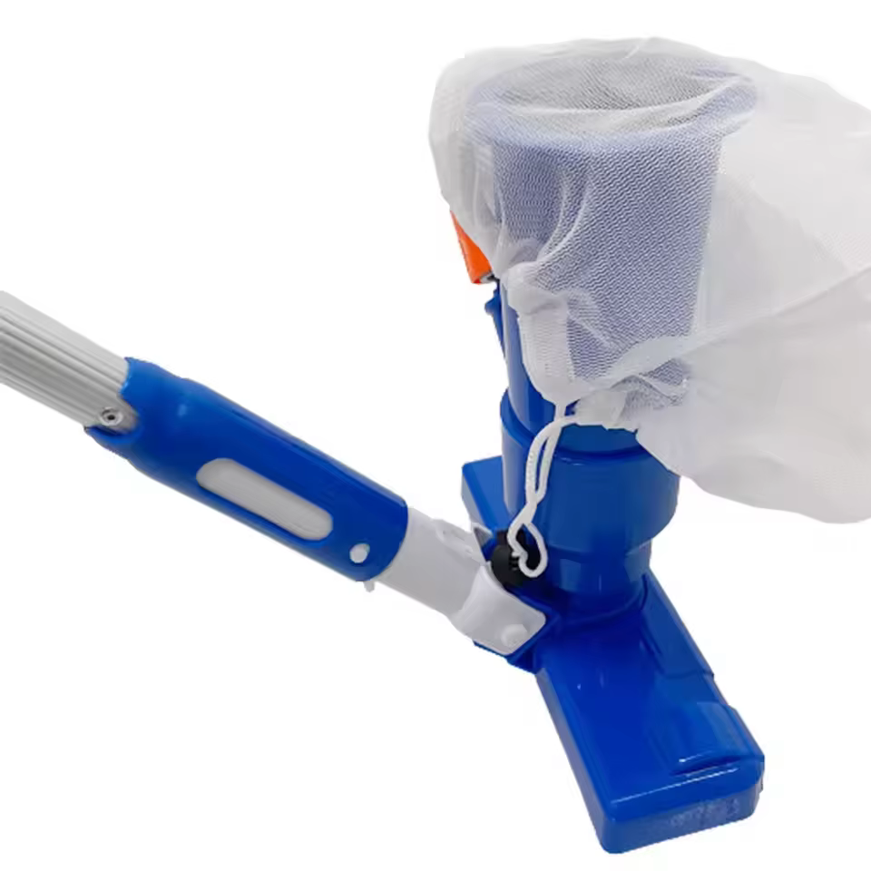 Aspirateur de piscine
