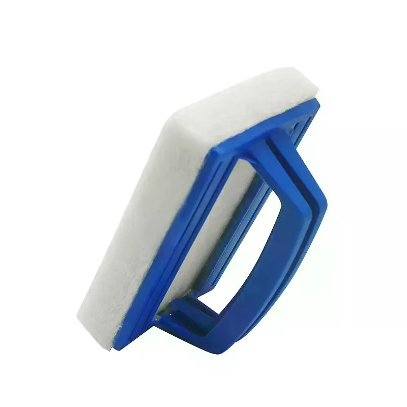 Brosse de nettoyage pour parois de piscine