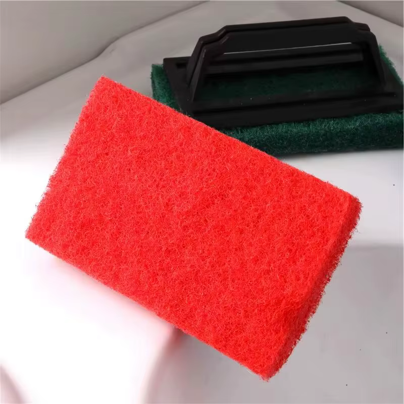 Brosse de nettoyage pour parois de piscine