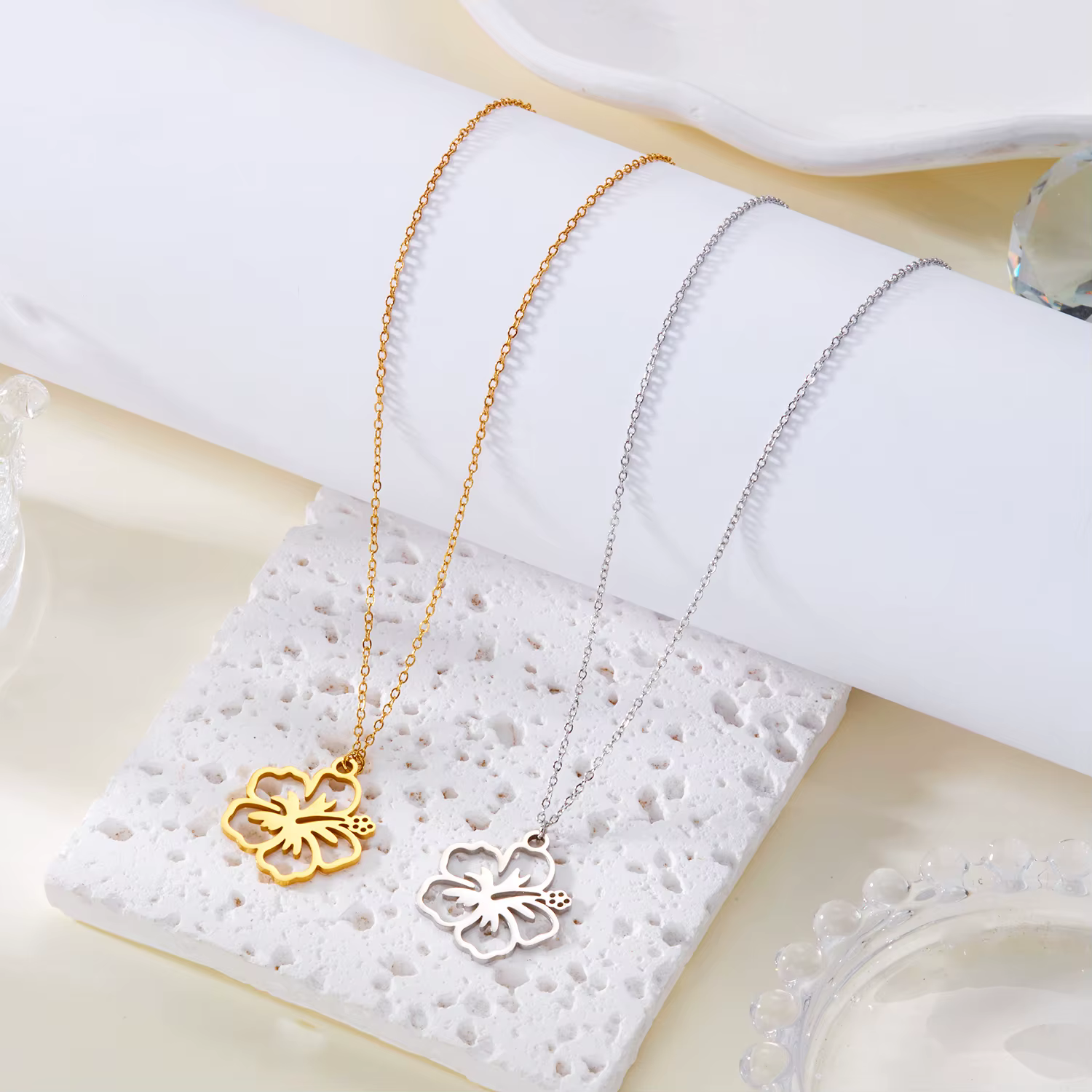 Collier en acier inoxydable pour femmes, pendentif de luxe léger, fleur creuse, chaîne de clavicule, ras du cou, bijoux minimalistes de fête, cadeaux
