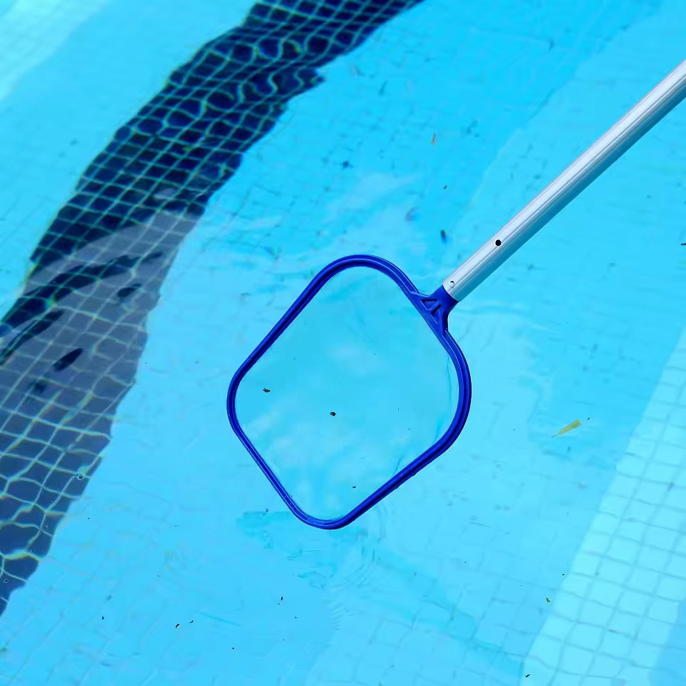 Râteau à feuilles de piscine