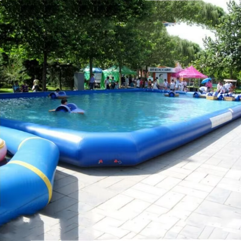 Piscine extérieure au-dessus