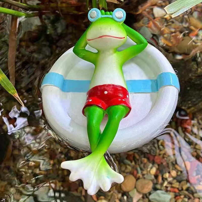 Statue de grenouille flottante à l'eau