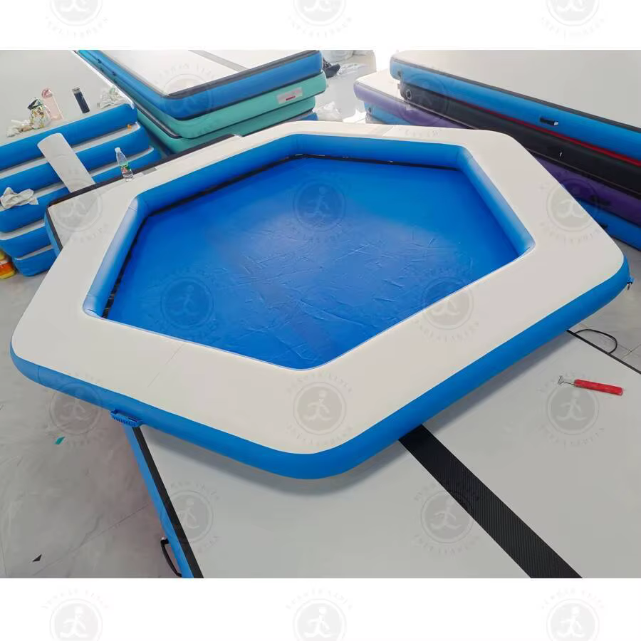 Piscine gonflable avec porte-gobelet