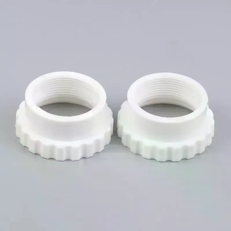 Connexions en plastique pour piscine hors sol