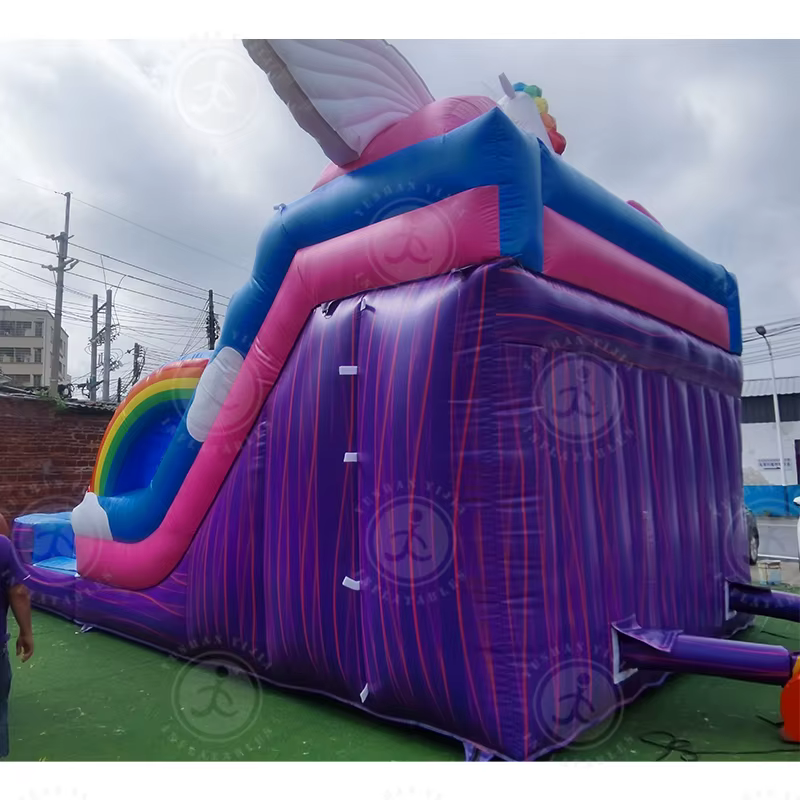 Grand toboggan aquatique gonflable sur le thème de la licorne arc-en-ciel pour filles
