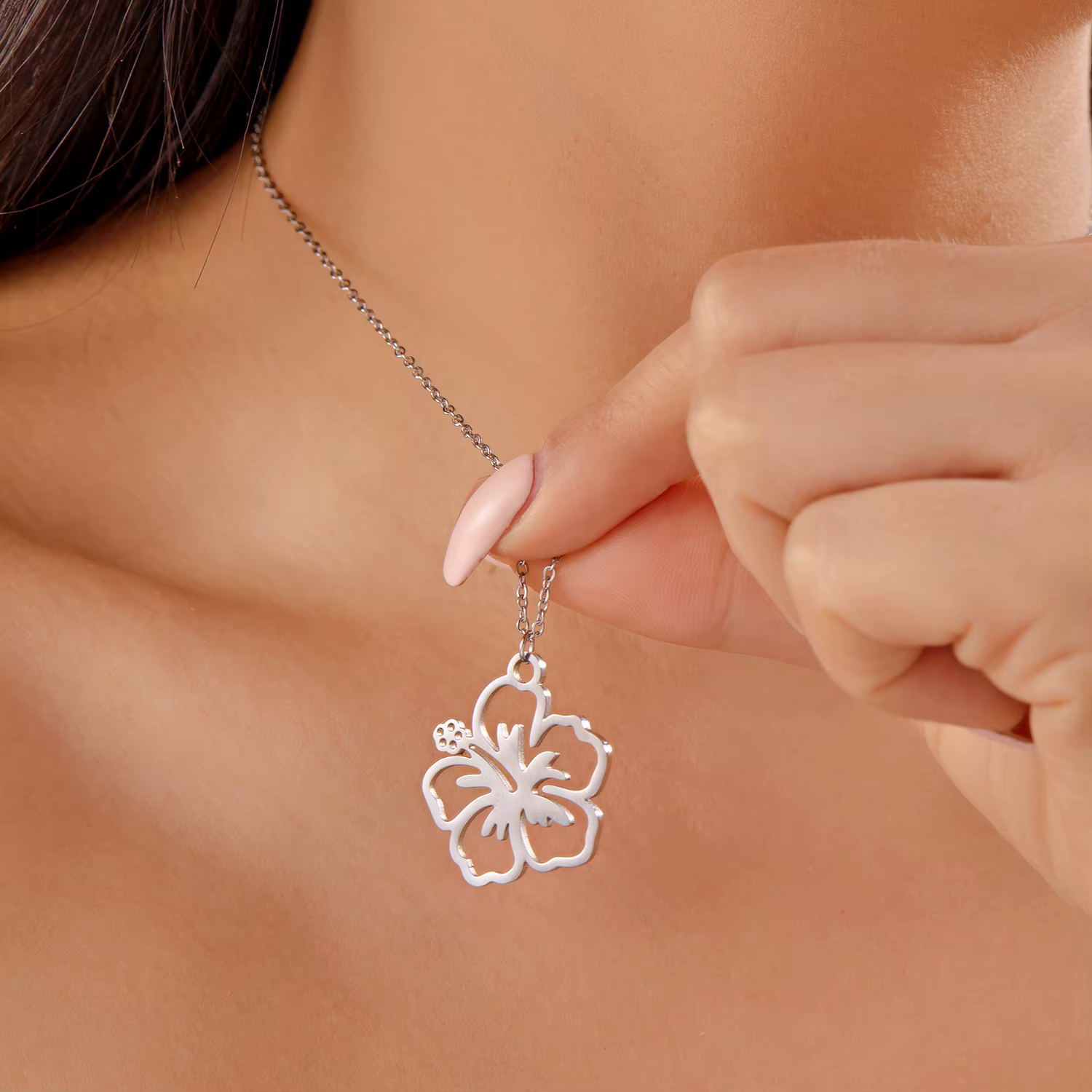 Collier en acier inoxydable pour femmes, pendentif de luxe léger, fleur creuse, chaîne de clavicule, ras du cou, bijoux minimalistes de fête, cadeaux