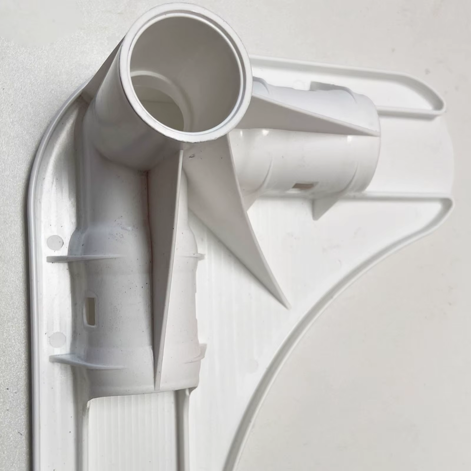 Support d'angle compact pour piscine
