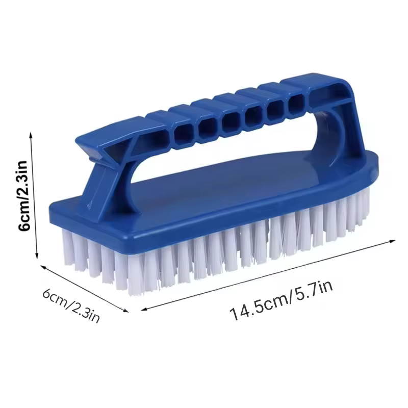 Brosse à poils rigides pour piscine
