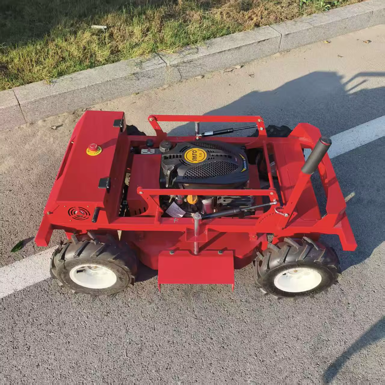 Robot tondeuse à gazon efficace sans fil, anti-accroc, CE/EU5/EPA 1500 ㎡ /h 600MM 5KM/H 45 °   Personnalisation possible, réglage de la hauteur