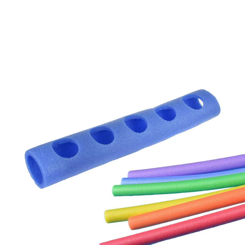 Connecteur flottant pour nouilles de piscine