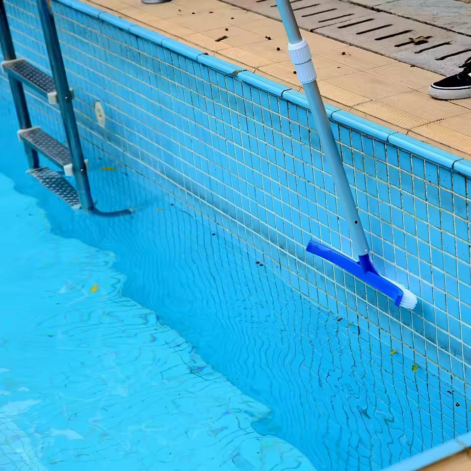Poignée de brosse de piscine bleue de 18 pouces