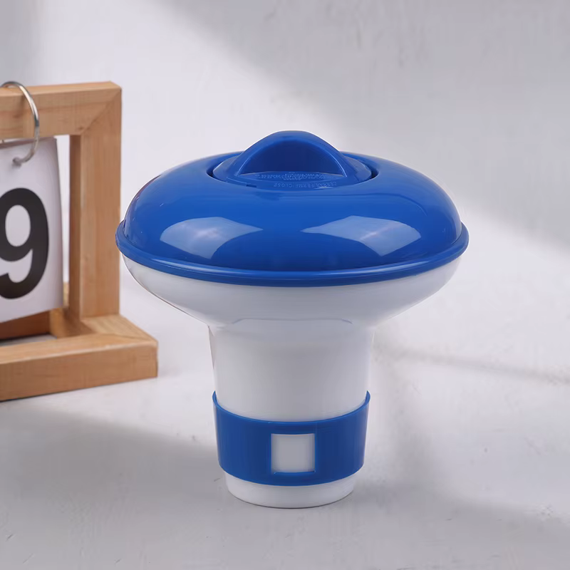 Outil de nettoyage flottant pour piscine extérieure