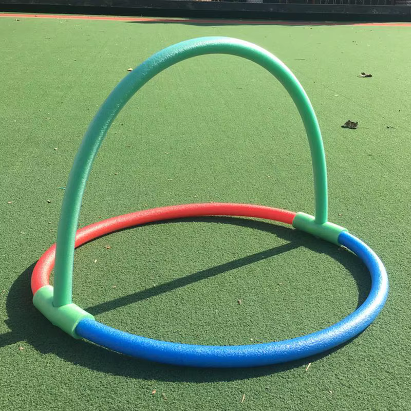 Connecteur flottant pour nouilles de piscine