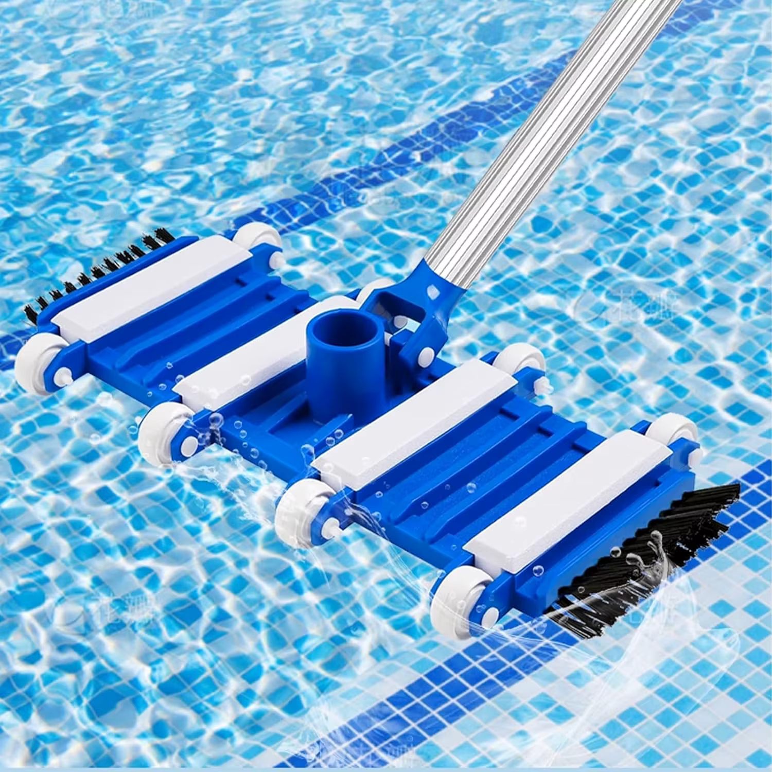Tête de nettoyage de piscine robuste avec roues et brosses latérales et de fond