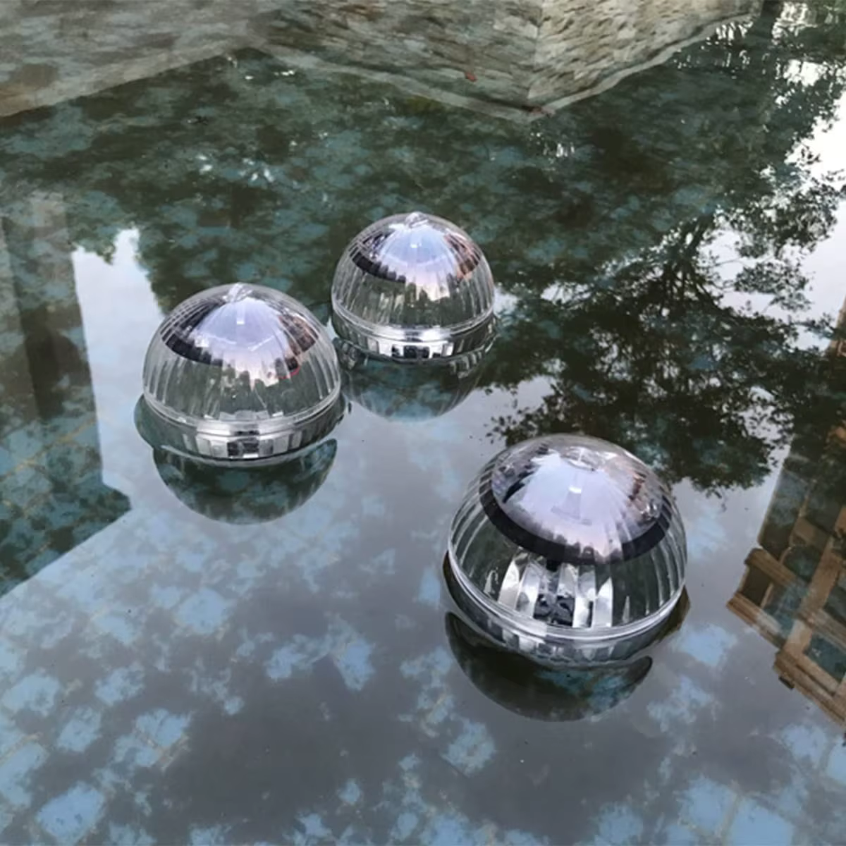Lumières flottantes solaires piscine LED étanche énergie solaire multicolore/changement chaud lampe à dérive d'eau pour étang de réservoir de poissons
