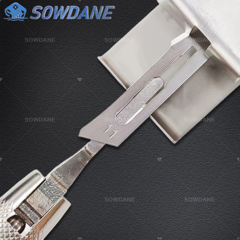 Outil de sécurité en acier inoxydable pour l'extraction de lames de scalpel dentaire, instrument chirurgical pour implants dentaires