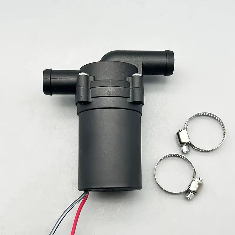 La nouvelle pompe à eau de voiture 12V 18W renforce automatiquement le chauffage de la climatisation et accélère la circulation de l'eau.