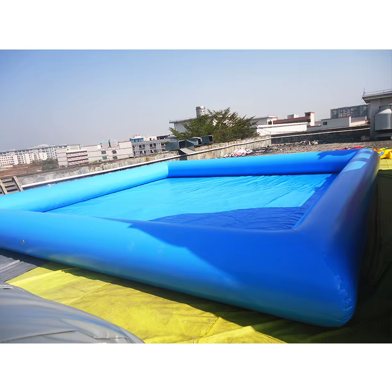 Piscine gonflable familiale extérieure pour jeu d'eau
