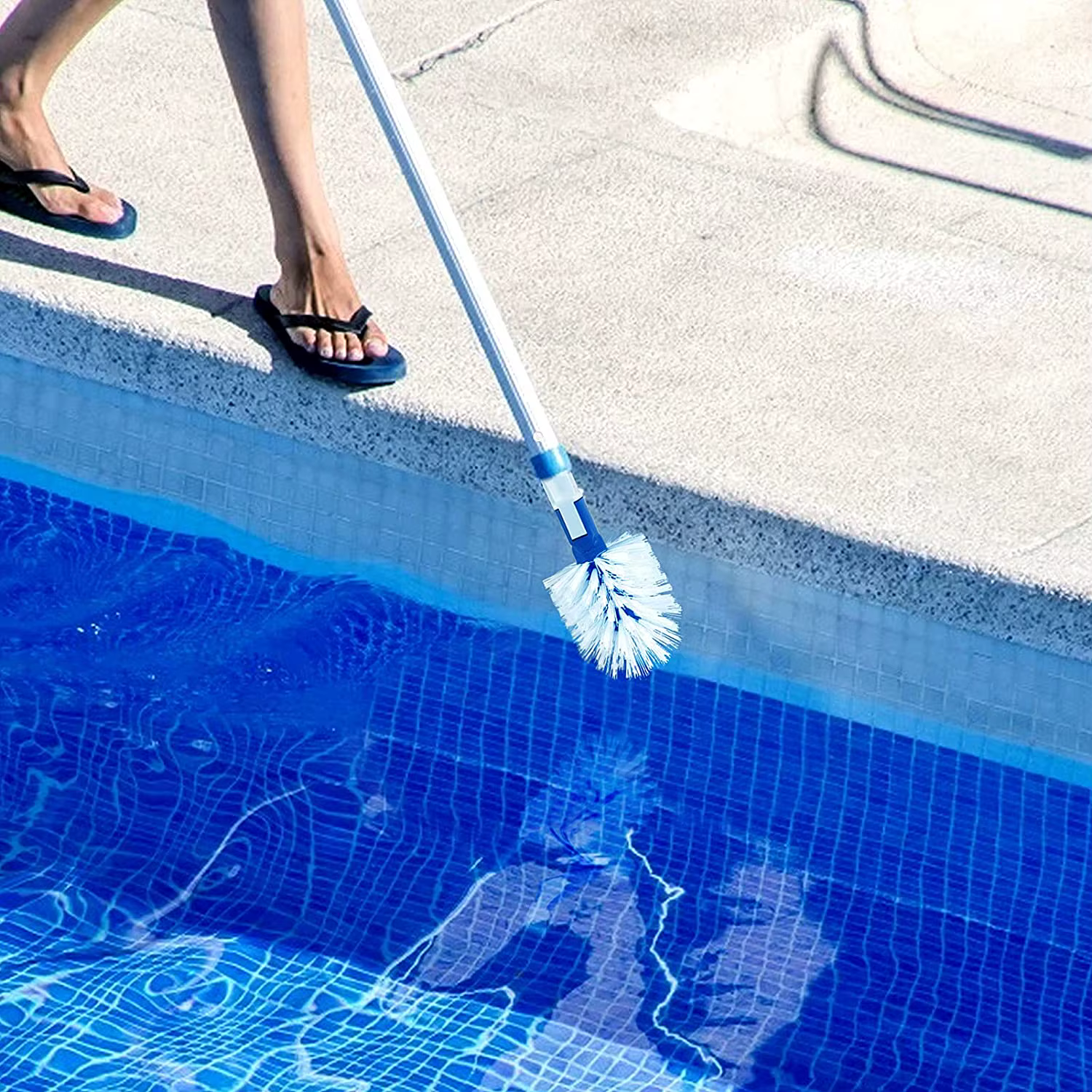 Nettoyage d'angle de piscine